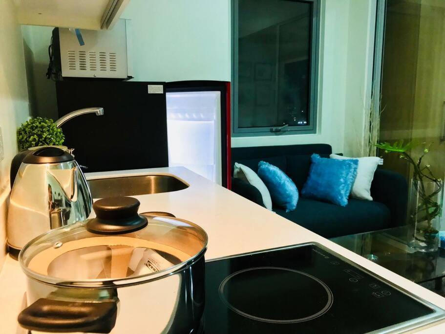 Acqua Private Residence Livingstone Tower Condo Unit With Free Wifi Manila Dış mekan fotoğraf