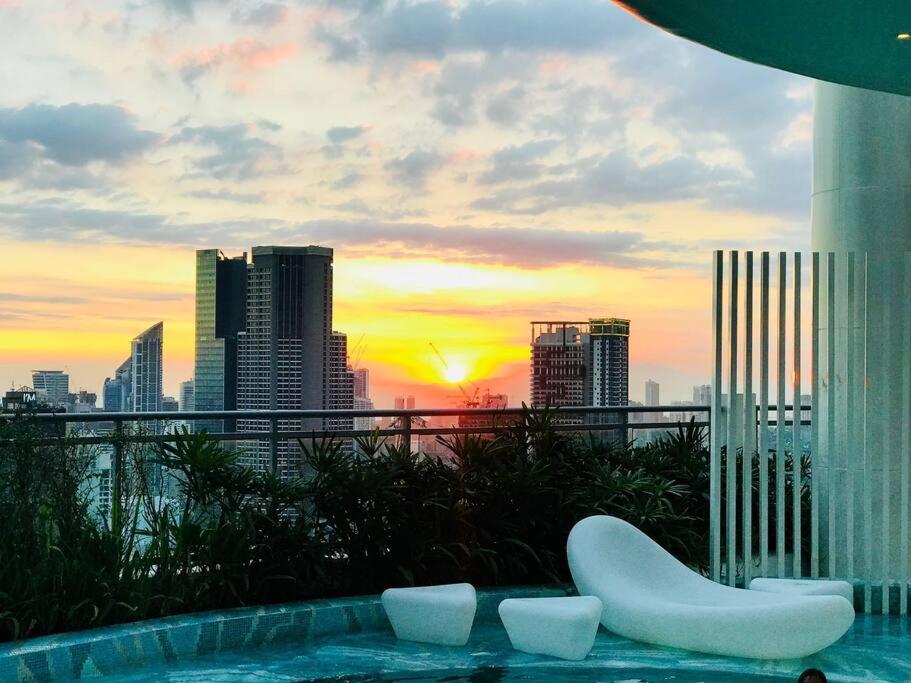 Acqua Private Residence Livingstone Tower Condo Unit With Free Wifi Manila Dış mekan fotoğraf